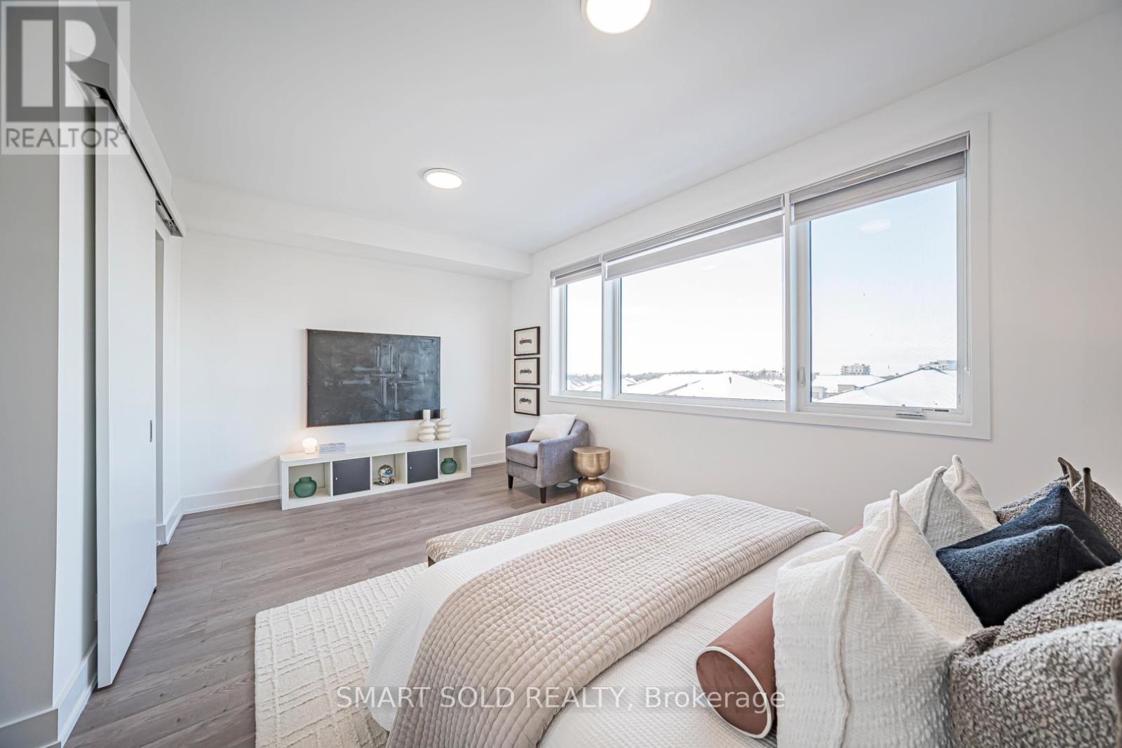 22 Chestnut Court, Aurora, ON - Indoor Photo Showing Bedroom