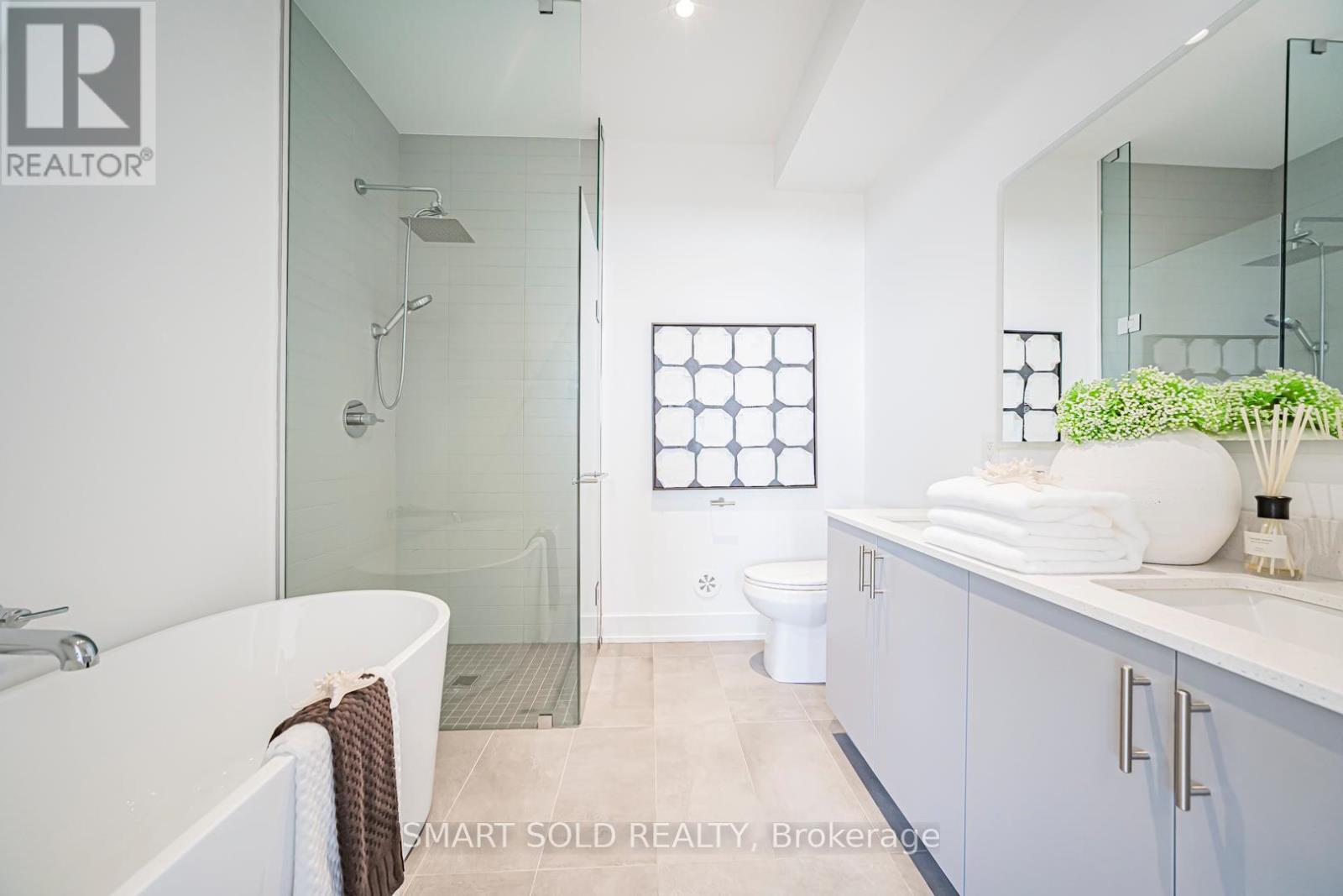 22 Chestnut Court, Aurora, ON - Indoor Photo Showing Bathroom