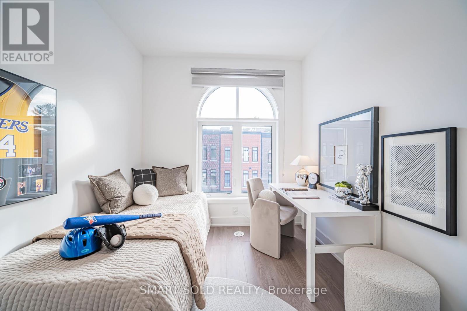 22 Chestnut Court, Aurora, ON - Indoor Photo Showing Bedroom