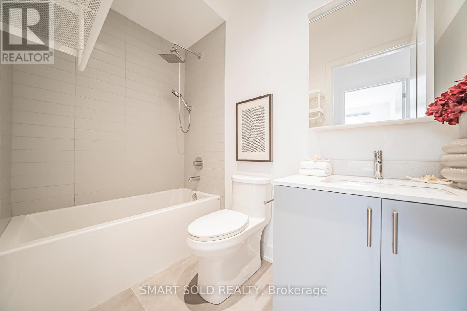 22 Chestnut Court, Aurora, ON - Indoor Photo Showing Bathroom