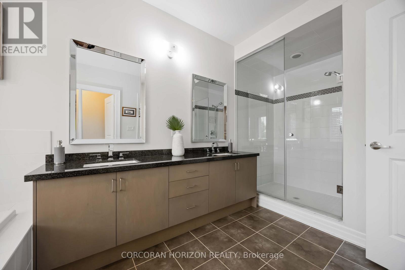 33 Kylemount Court, Vaughan, ON - Indoor Photo Showing Bathroom