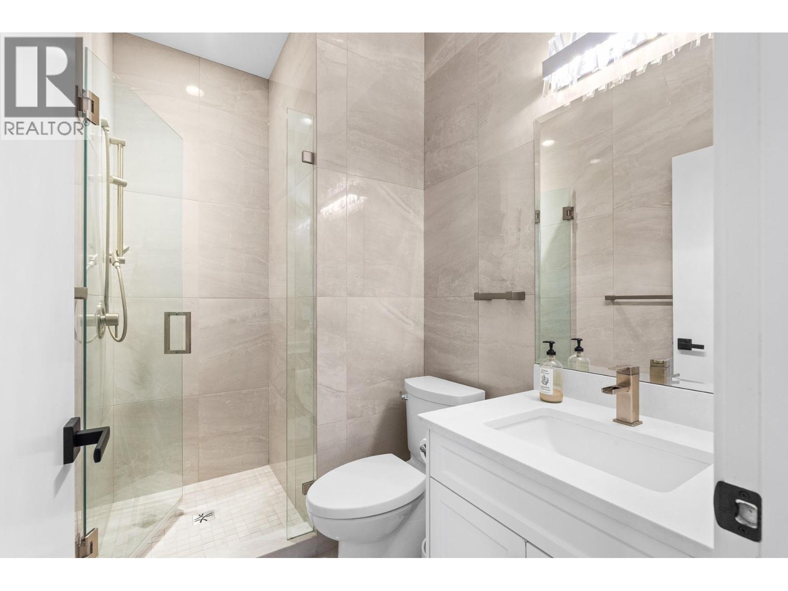 457 West Avenue Unit# 108, Kelowna, BC - Indoor Photo Showing Bedroom