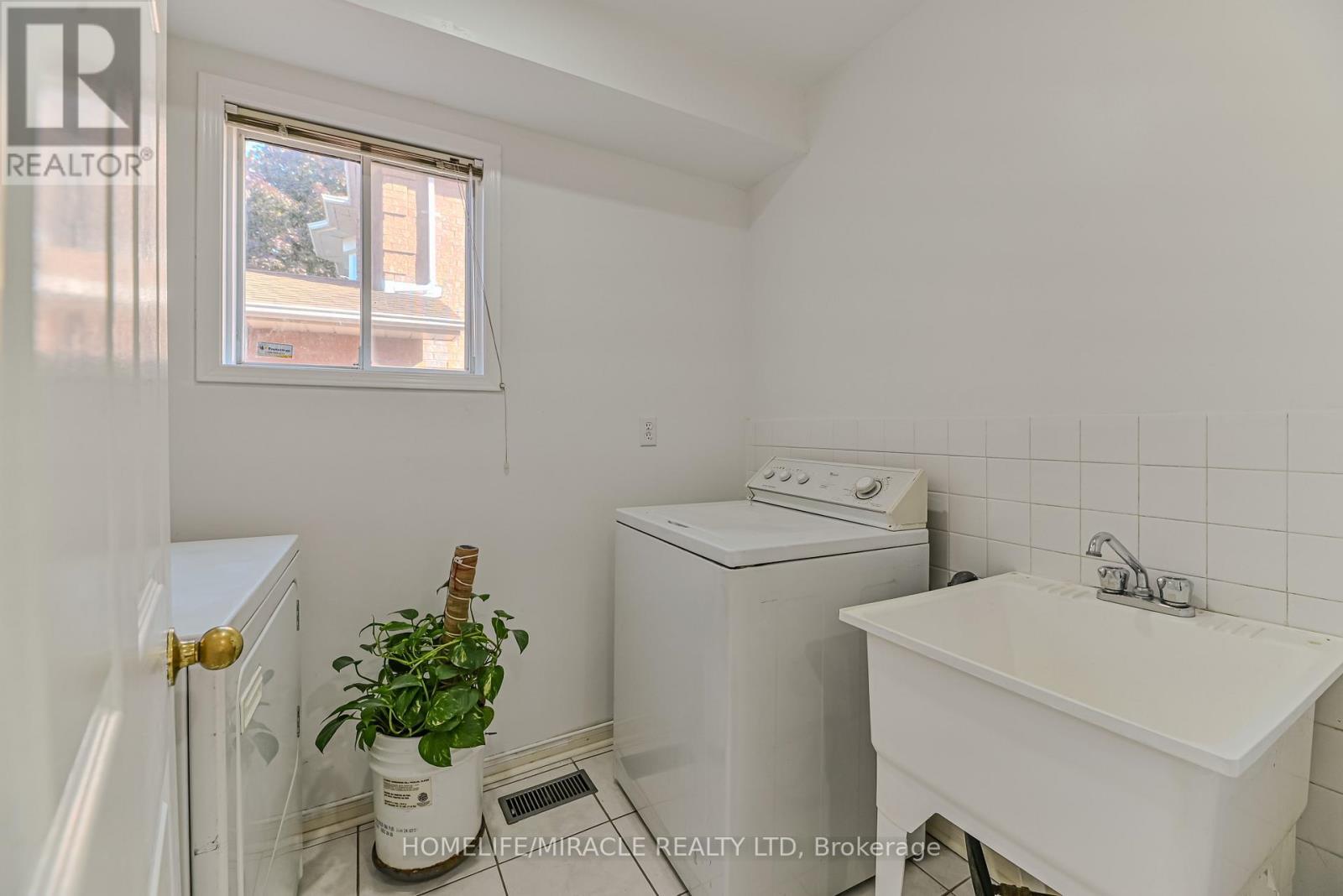 36 Letty Avenue, Brampton, ON - Indoor Photo Showing Laundry Room