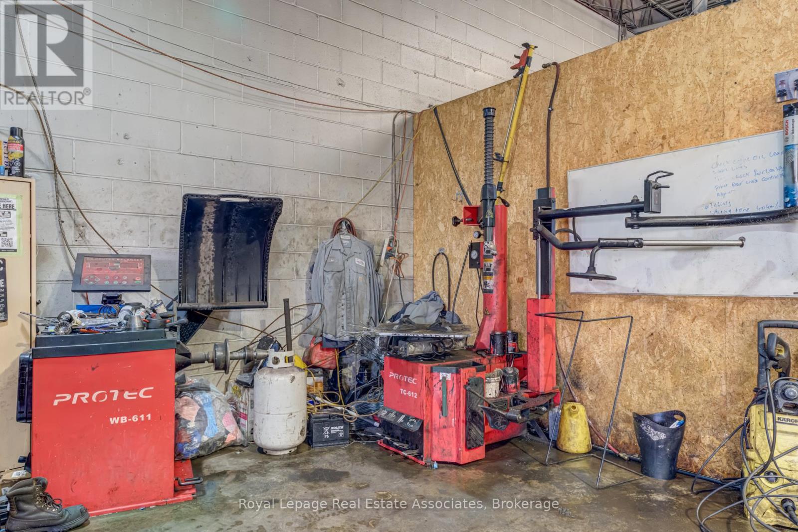 Unit 4 - 5890 Dixie Road, Mississauga, ON