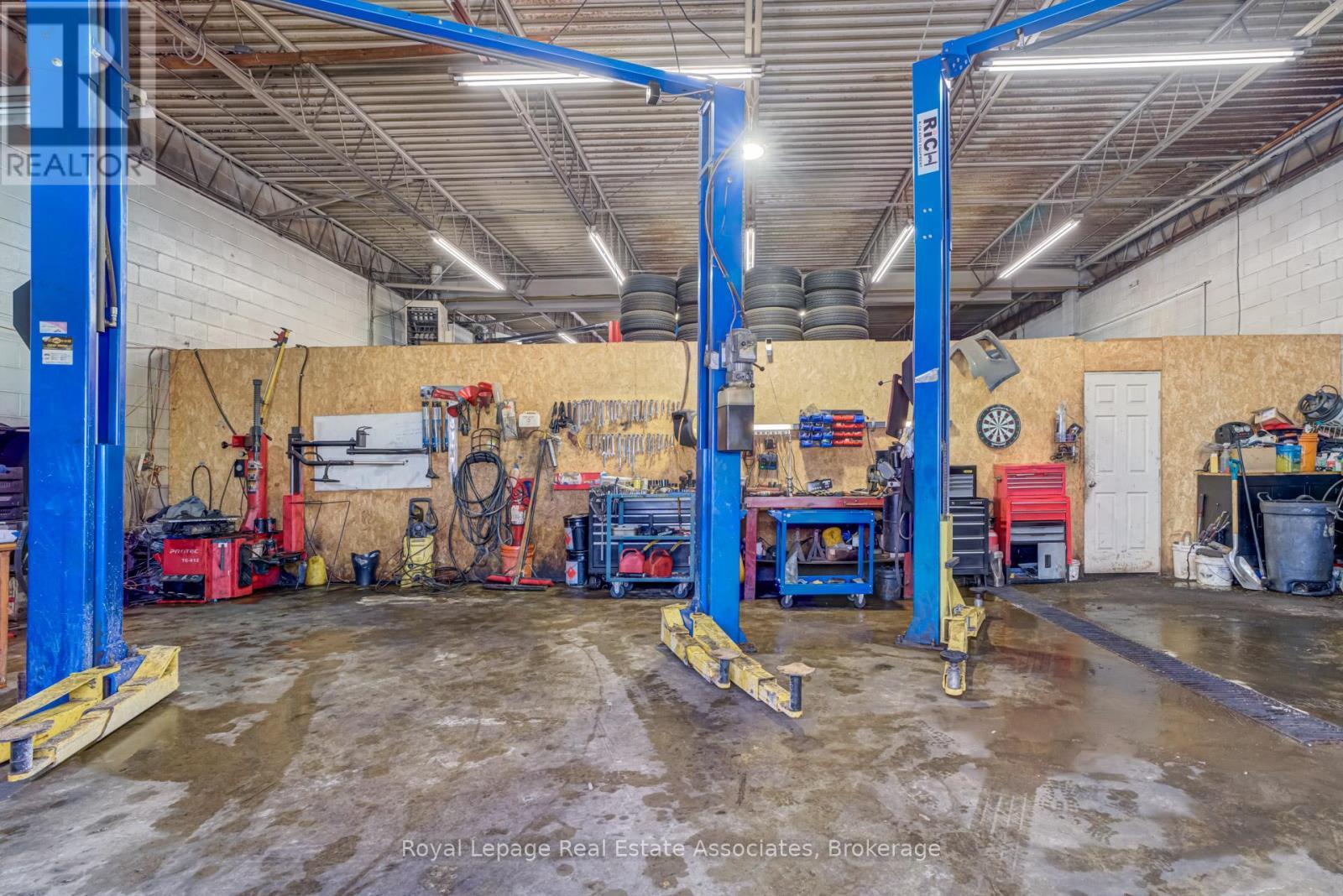 Unit 4 - 5890 Dixie Road, Mississauga, ON