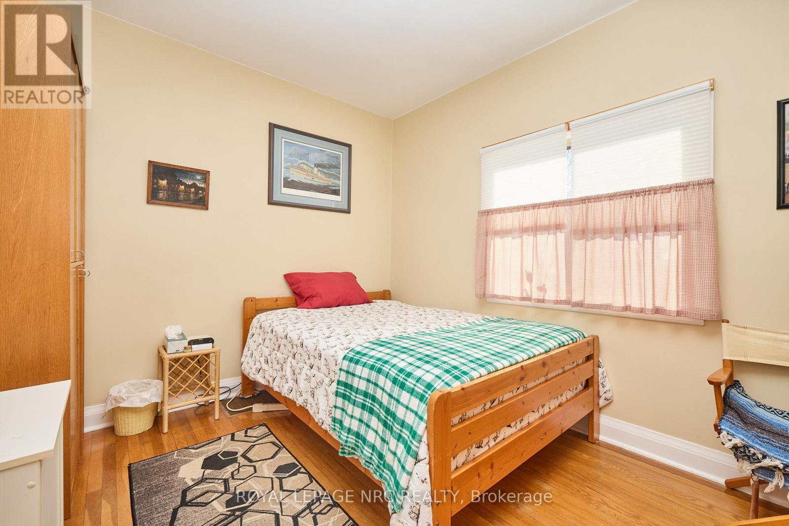 218 Carlton Street, St. Catharines (Downtown), ON - Indoor Photo Showing Bedroom