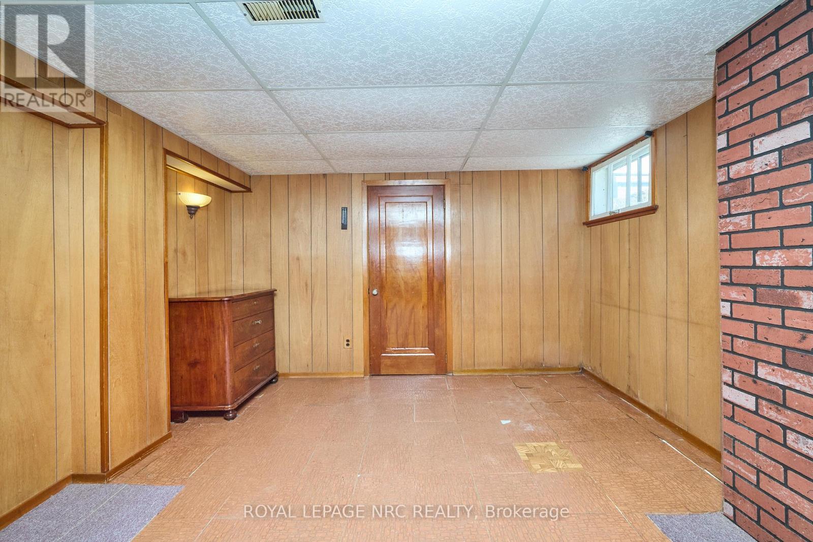 218 Carlton Street, St. Catharines (Downtown), ON - Indoor