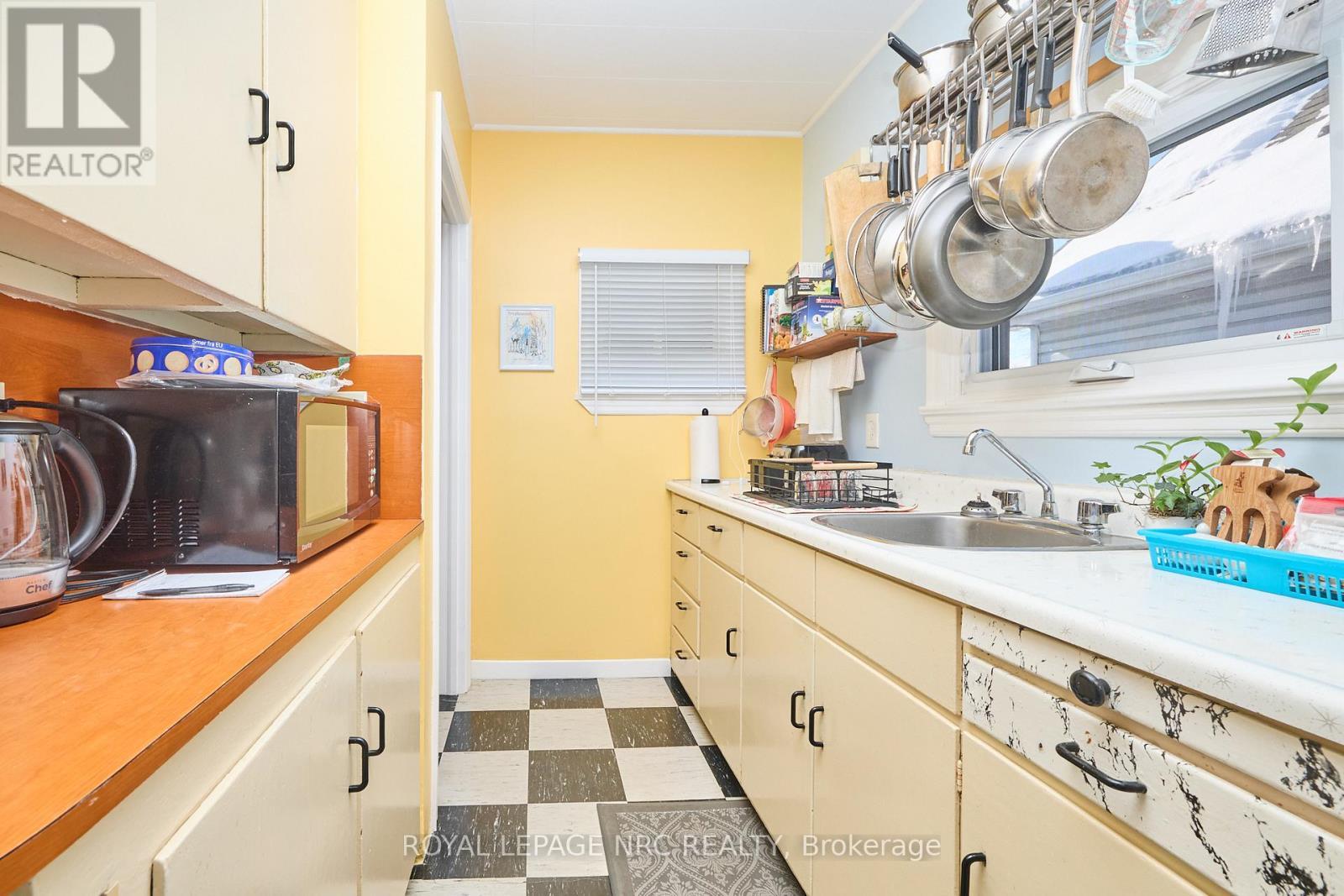 218 Carlton Street, St. Catharines (Downtown), ON - Indoor