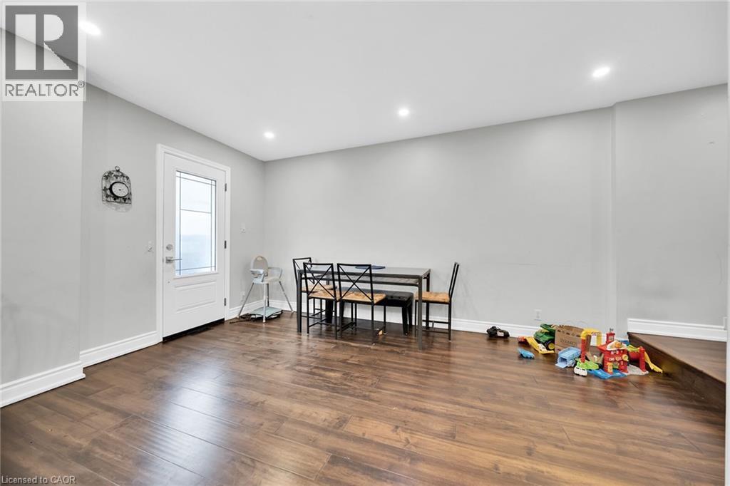 199 Bay Street N, Hamilton, ON - Indoor Photo Showing Other Room