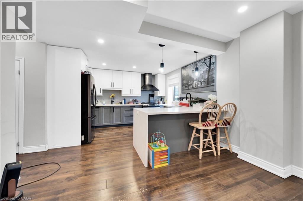 199 Bay Street N, Hamilton, ON - Indoor Photo Showing Kitchen