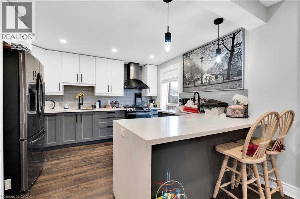 199 Bay Street N, Hamilton, ON - Indoor Photo Showing Kitchen With Upgraded Kitchen