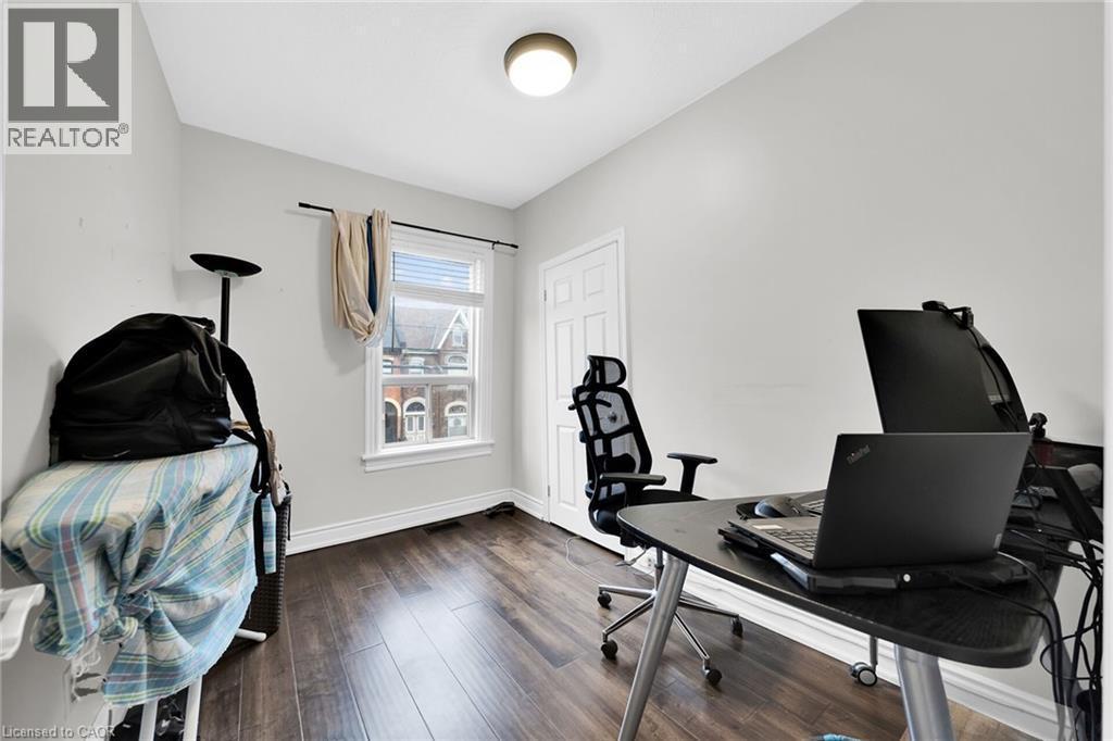 199 Bay Street N, Hamilton, ON - Indoor Photo Showing Office