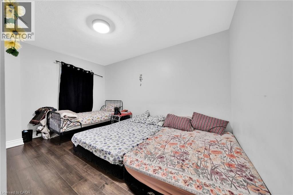 199 Bay Street N, Hamilton, ON - Indoor Photo Showing Bedroom