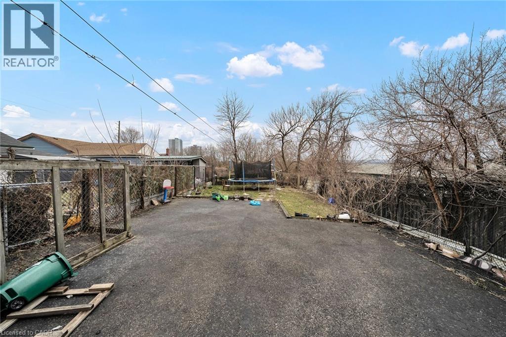 199 Bay Street N, Hamilton, ON - Outdoor