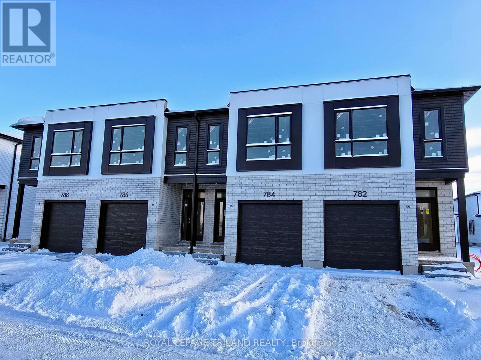 782 Banyan Lane, London North (North E), ON - Outdoor With Facade