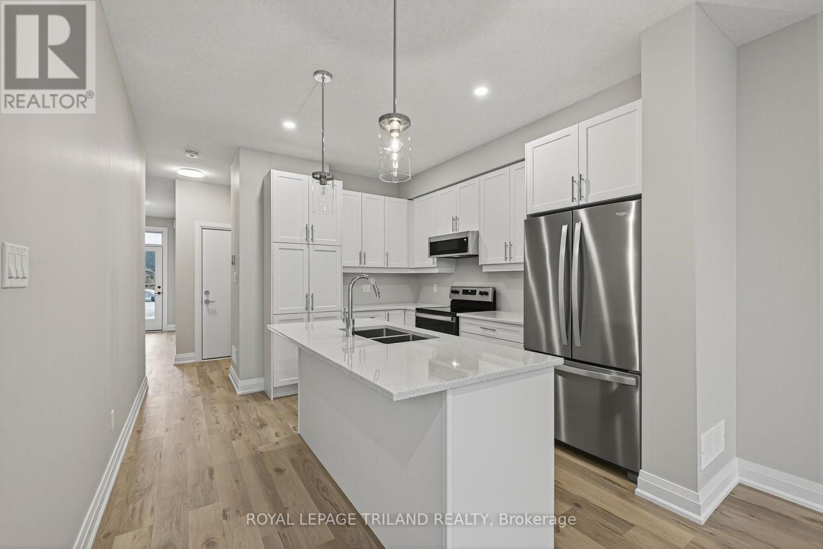 782 Banyan Lane, London North (North E), ON - Indoor Photo Showing Kitchen With Upgraded Kitchen