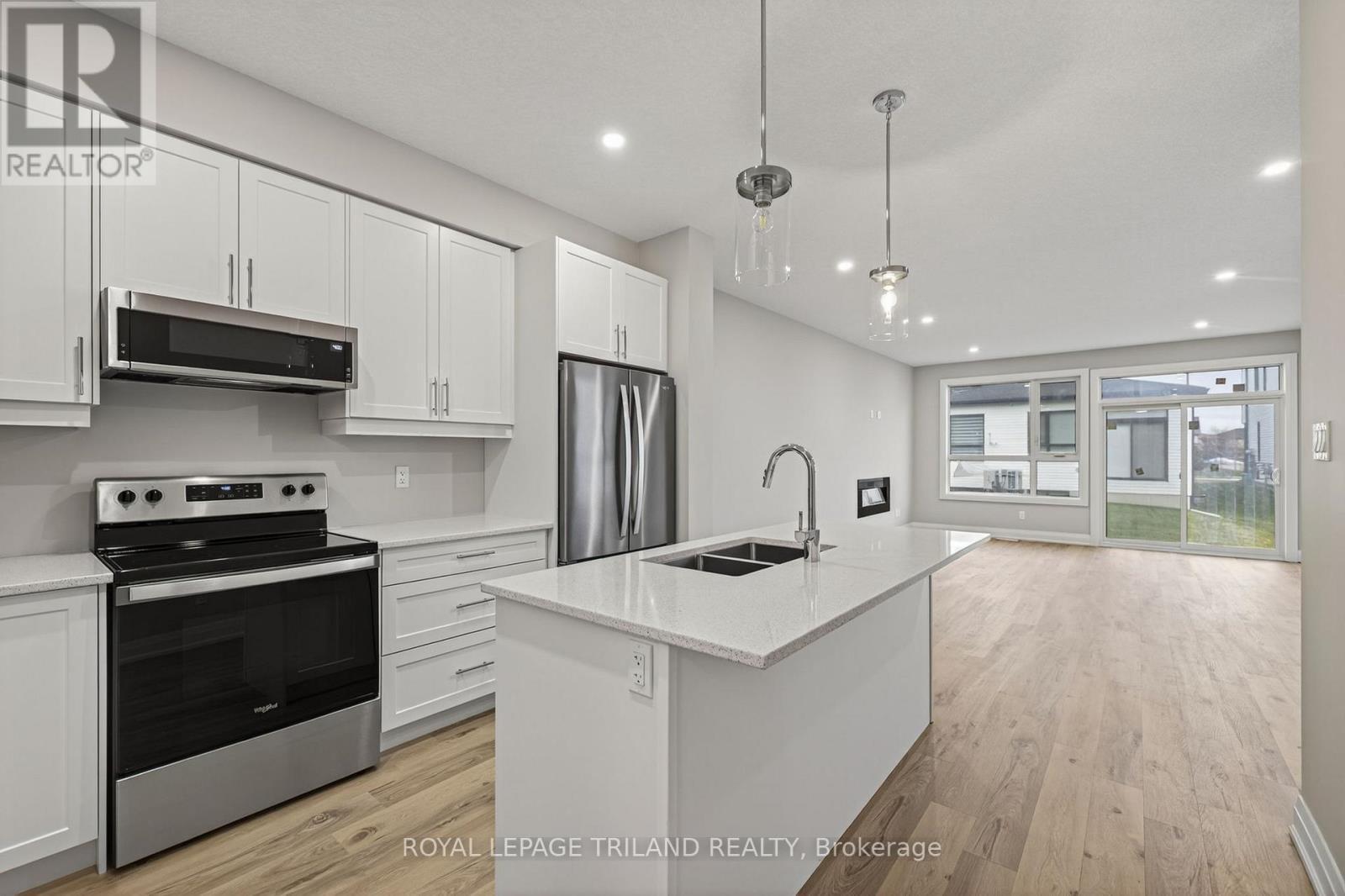 782 Banyan Lane, London North (North E), ON - Indoor Photo Showing Kitchen With Double Sink With Upgraded Kitchen