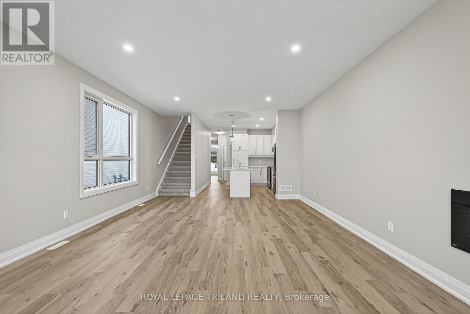 782 Banyan Lane, London North (North E), ON - Indoor With Fireplace