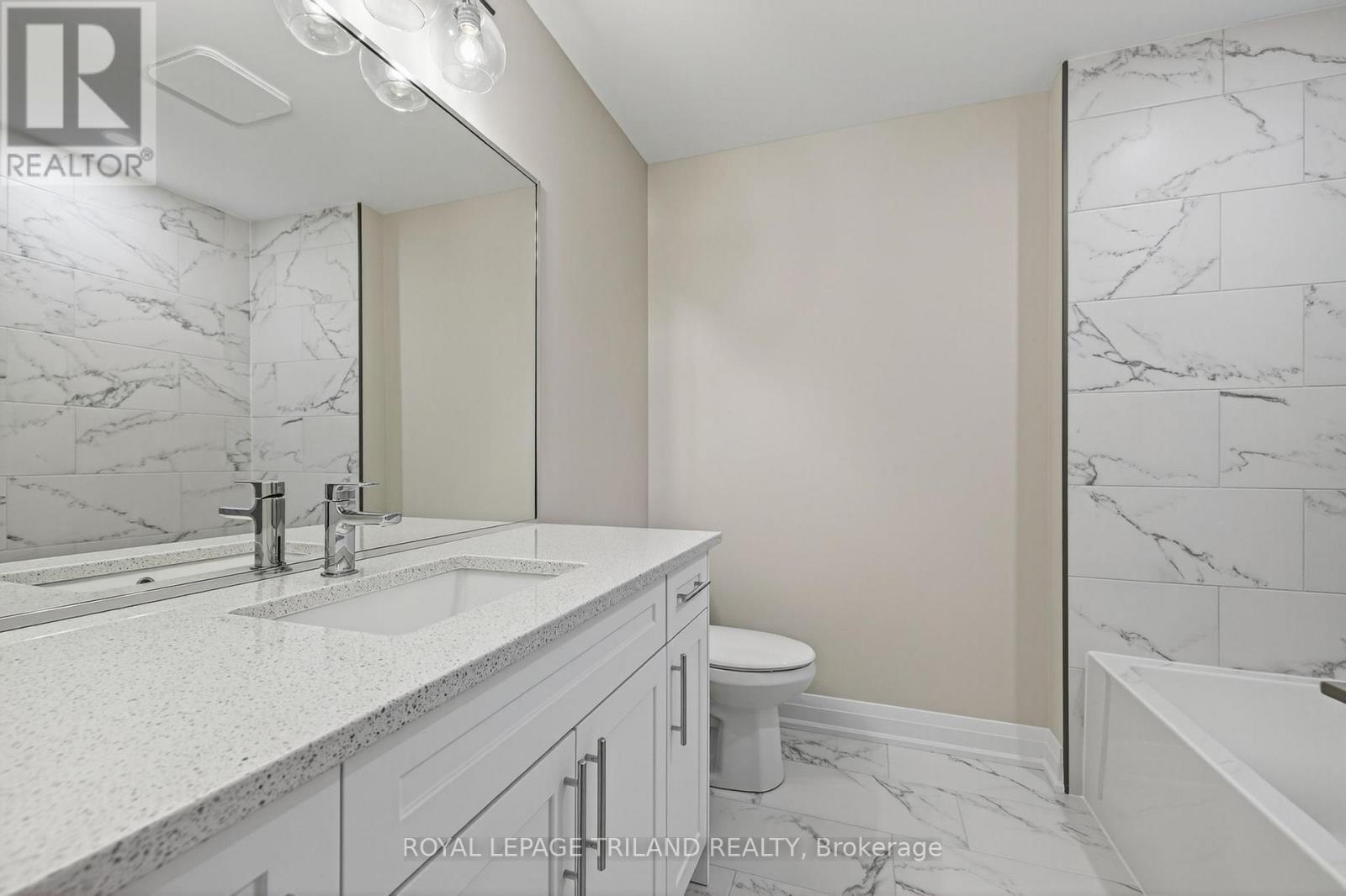 782 Banyan Lane, London North (North E), ON - Indoor Photo Showing Bathroom