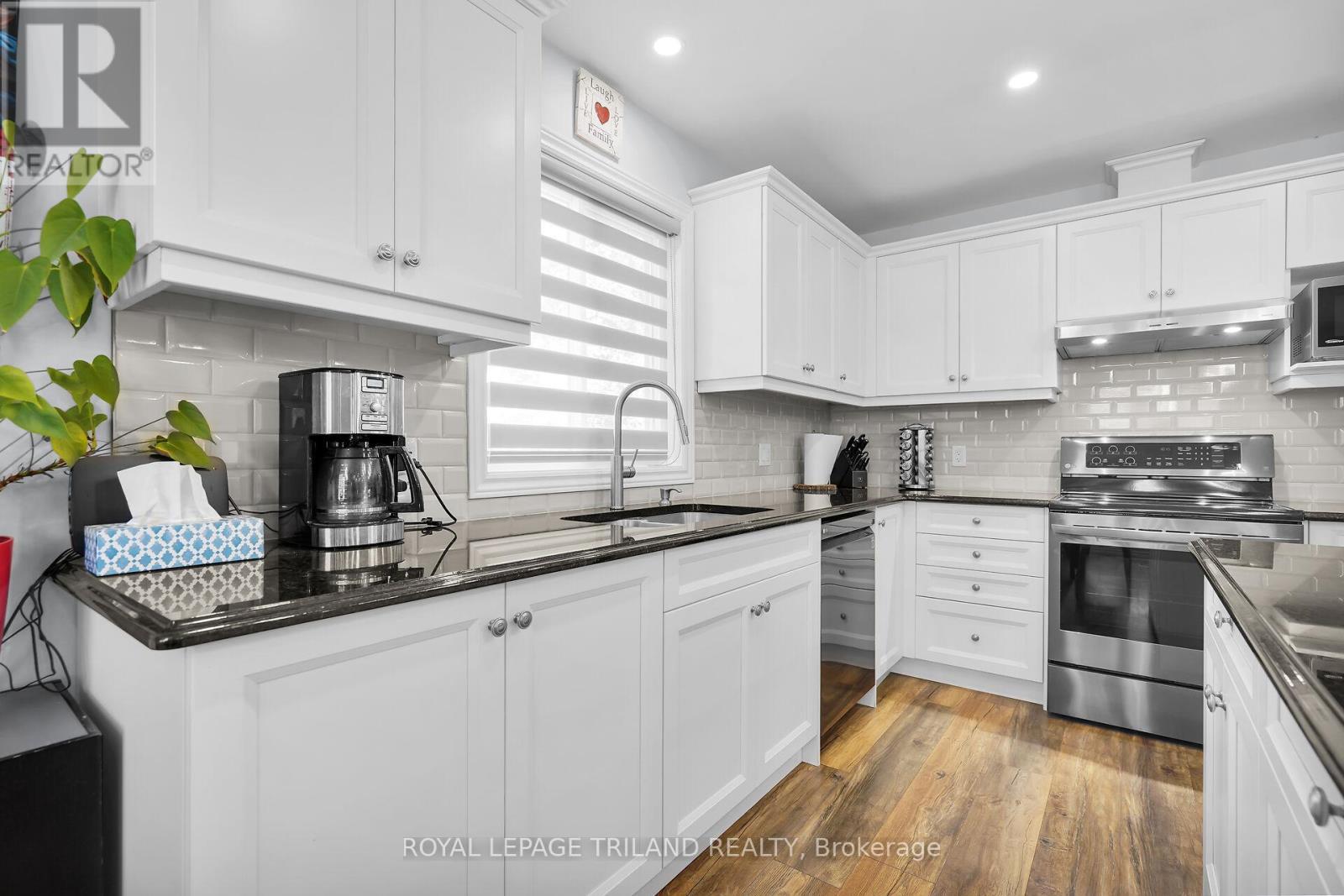 Main Floor: Loads of Preparation Space - 280 Peter Street S, Chatham-Kent (Bothwell), ON - Indoor Photo Showing Kitchen
