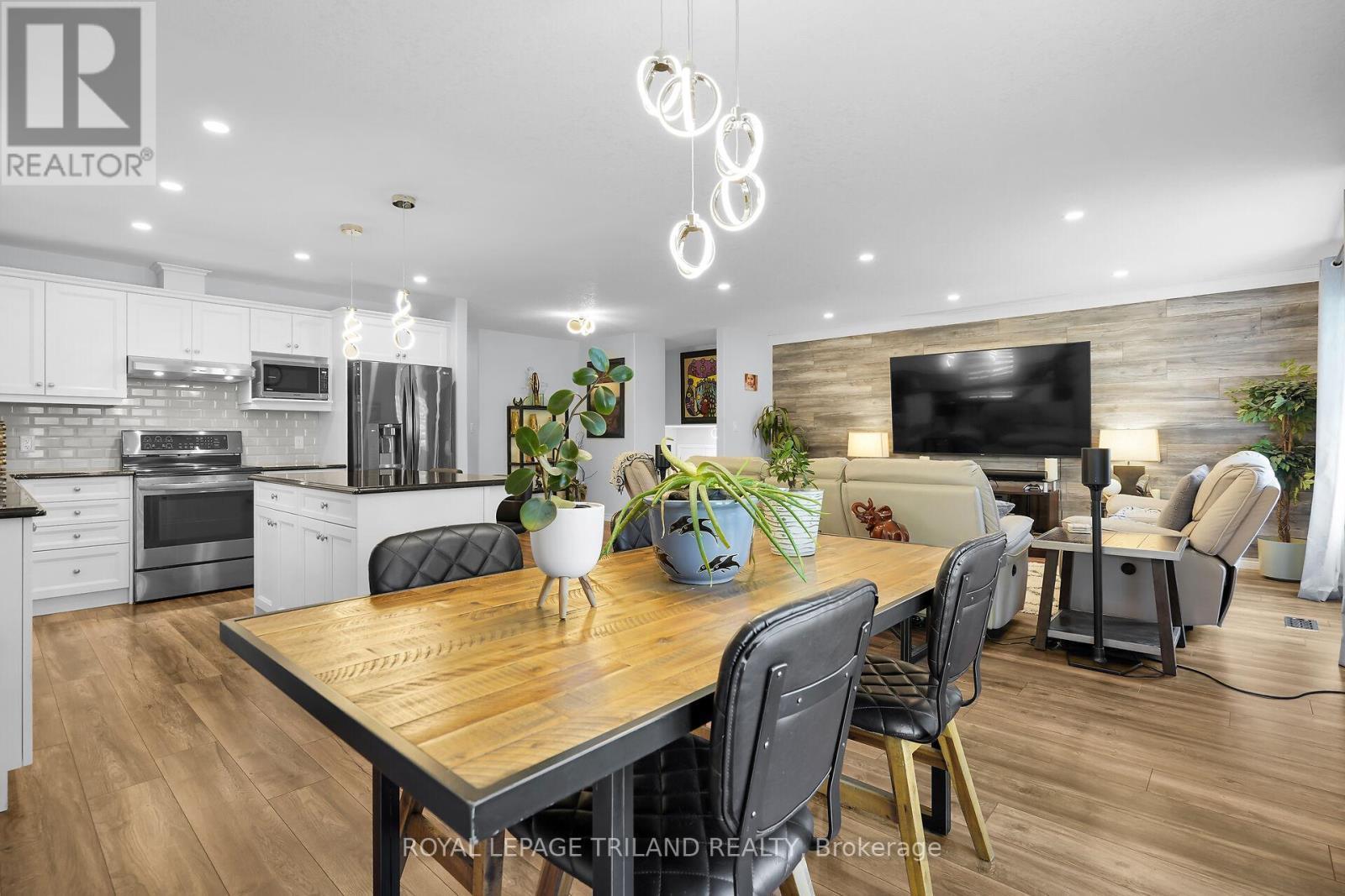 Main Floor: Dining Area - 280 Peter Street S, Chatham-Kent (Bothwell), ON - Indoor Photo Showing Other Room