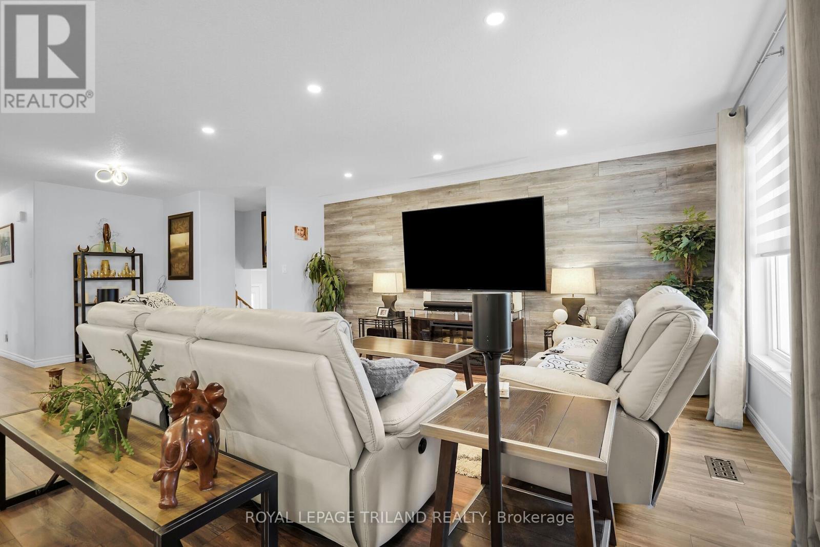 Main Floor: Living Room - 280 Peter Street S, Chatham-Kent (Bothwell), ON - Indoor Photo Showing Other Room