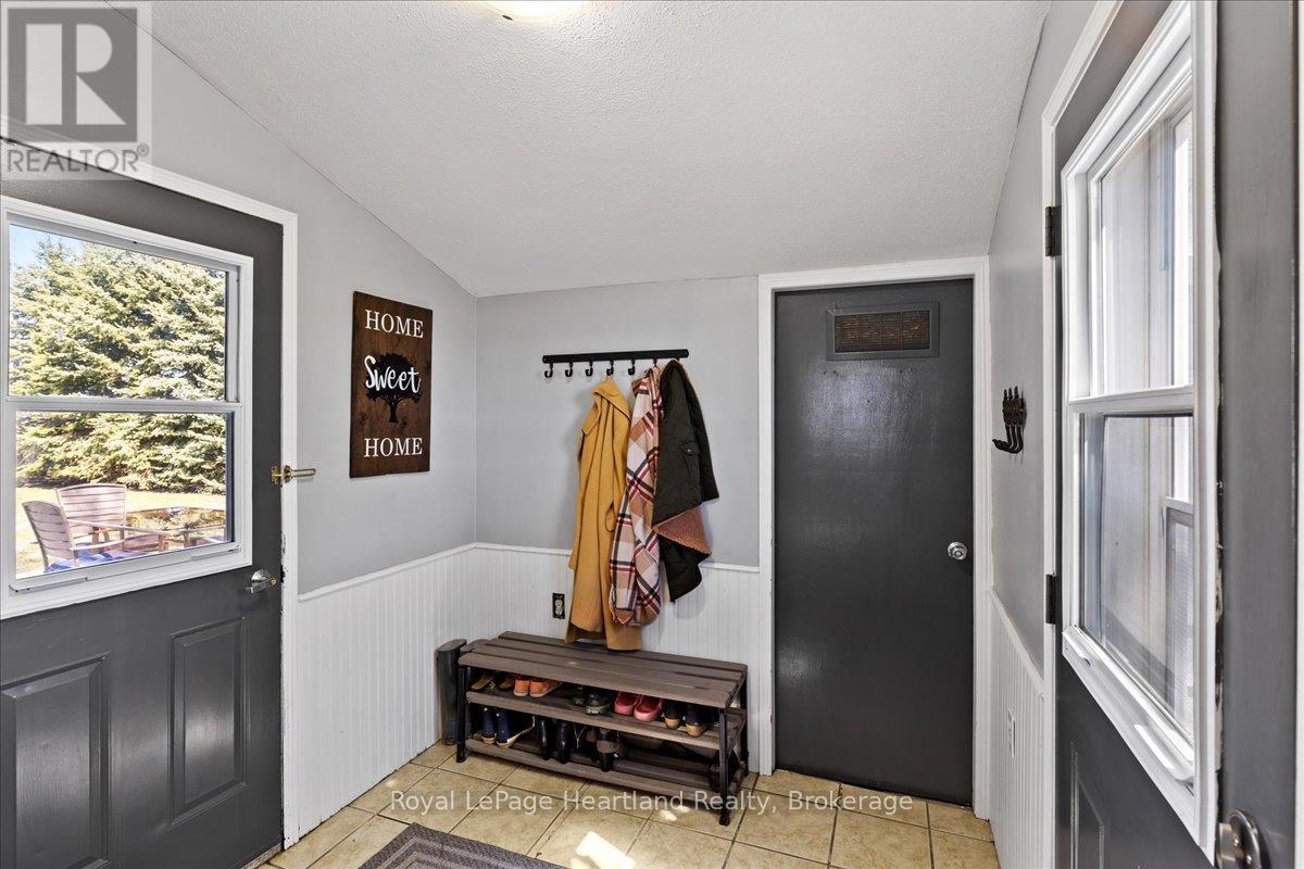 7637 Wellington Road 7, Mapleton, ON - Indoor Photo Showing Other Room