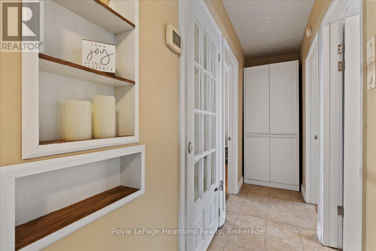 7637 Wellington Road 7, Mapleton, ON - Indoor Photo Showing Other Room