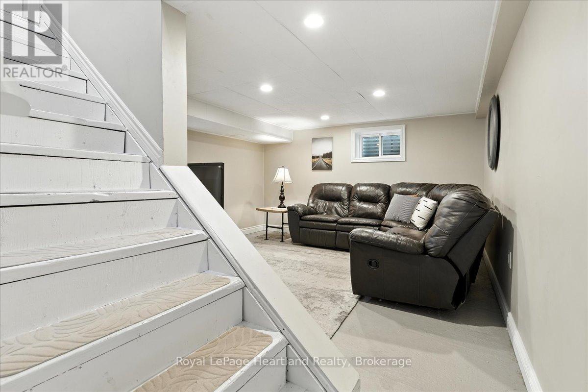 7637 Wellington Road 7, Mapleton, ON - Indoor