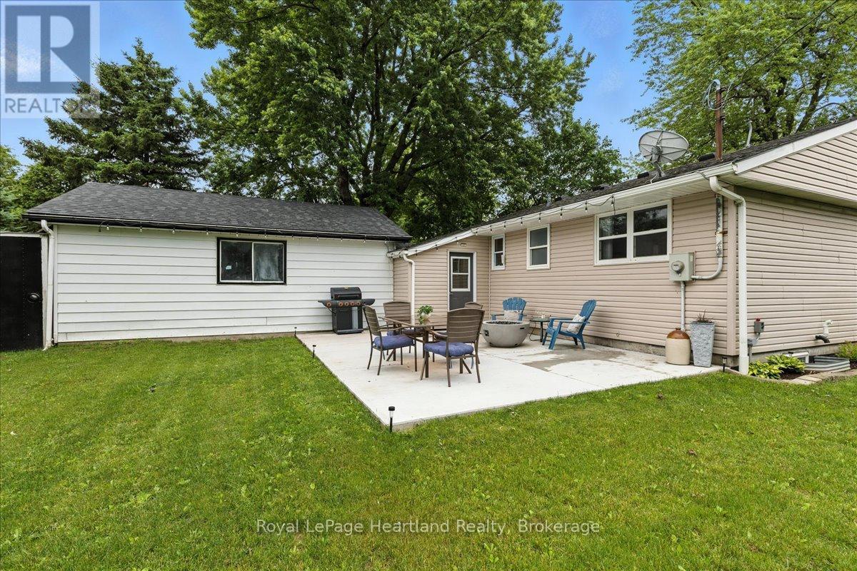 7637 Wellington Road 7, Mapleton, ON - Outdoor With Deck Patio Veranda With Exterior
