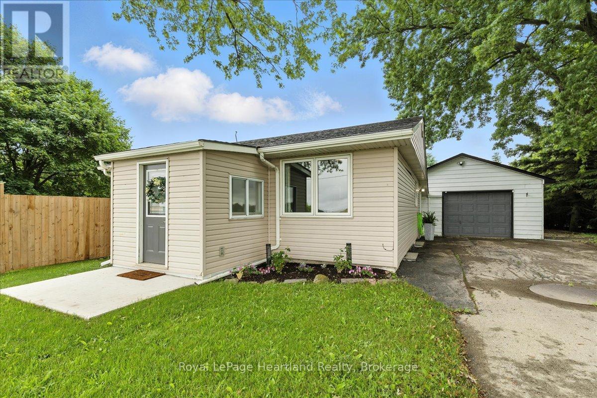 7637 Wellington Road 7, Mapleton, ON - Outdoor