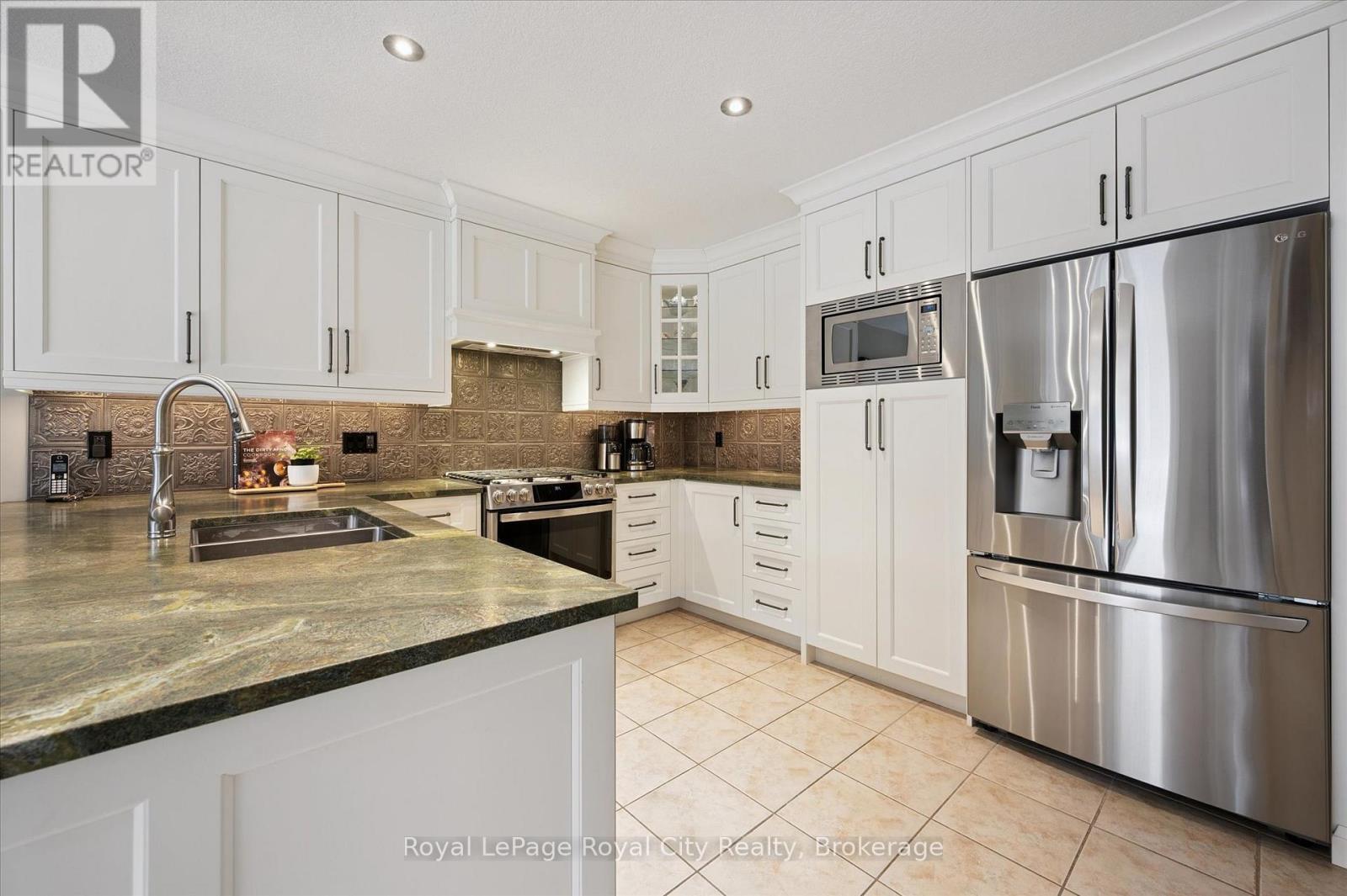 92 Marsh Crescent, Guelph (Pineridge/Westminster Woods), ON - Indoor Photo Showing Kitchen With Stainless Steel Kitchen With Double Sink