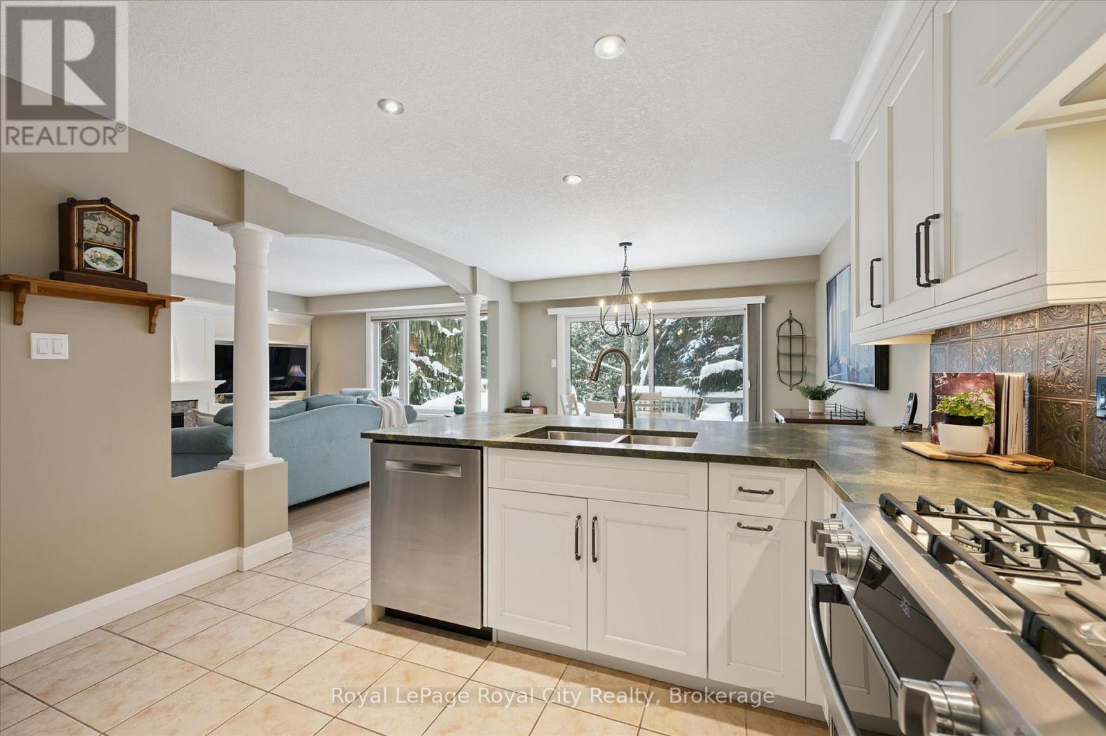 92 Marsh Crescent, Guelph (Pineridge/Westminster Woods), ON - Indoor Photo Showing Kitchen With Double Sink