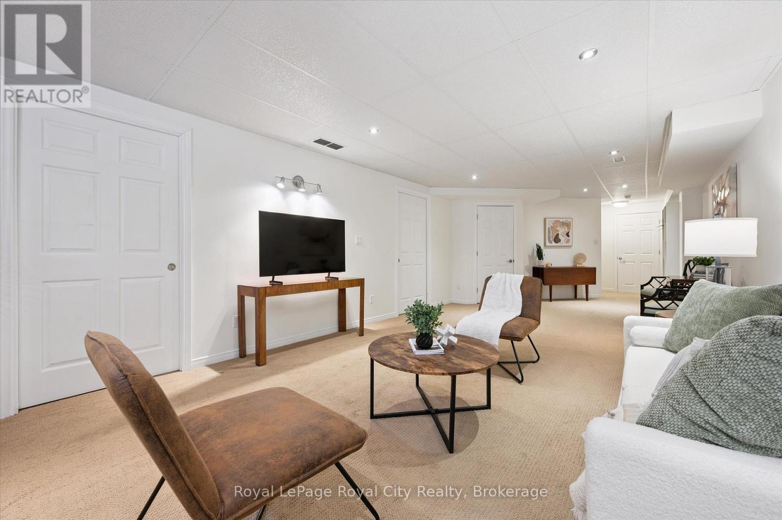 92 Marsh Crescent, Guelph (Pineridge/Westminster Woods), ON - Indoor Photo Showing Living Room