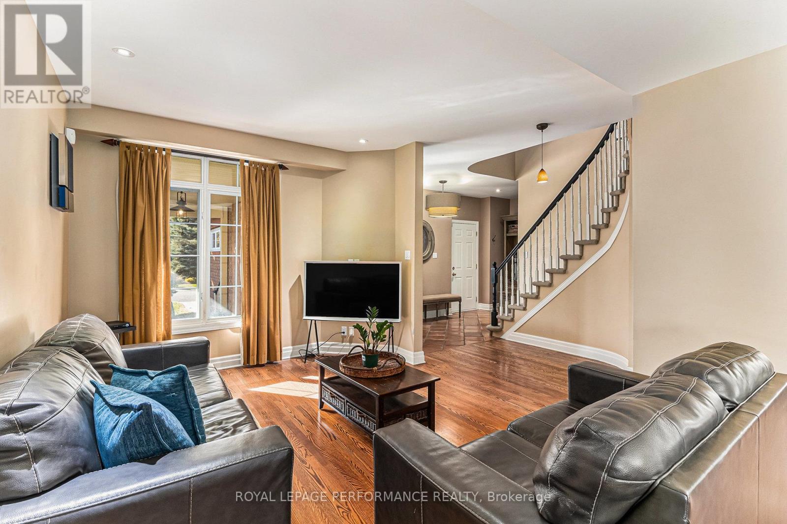 1386 Chicory Place, Ottawa, ON - Indoor Photo Showing Living Room
