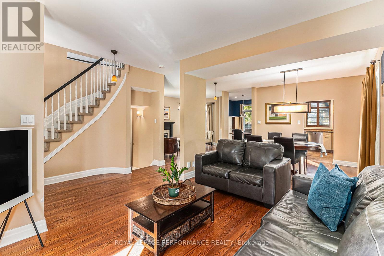 1386 Chicory Place, Ottawa, ON - Indoor Photo Showing Living Room