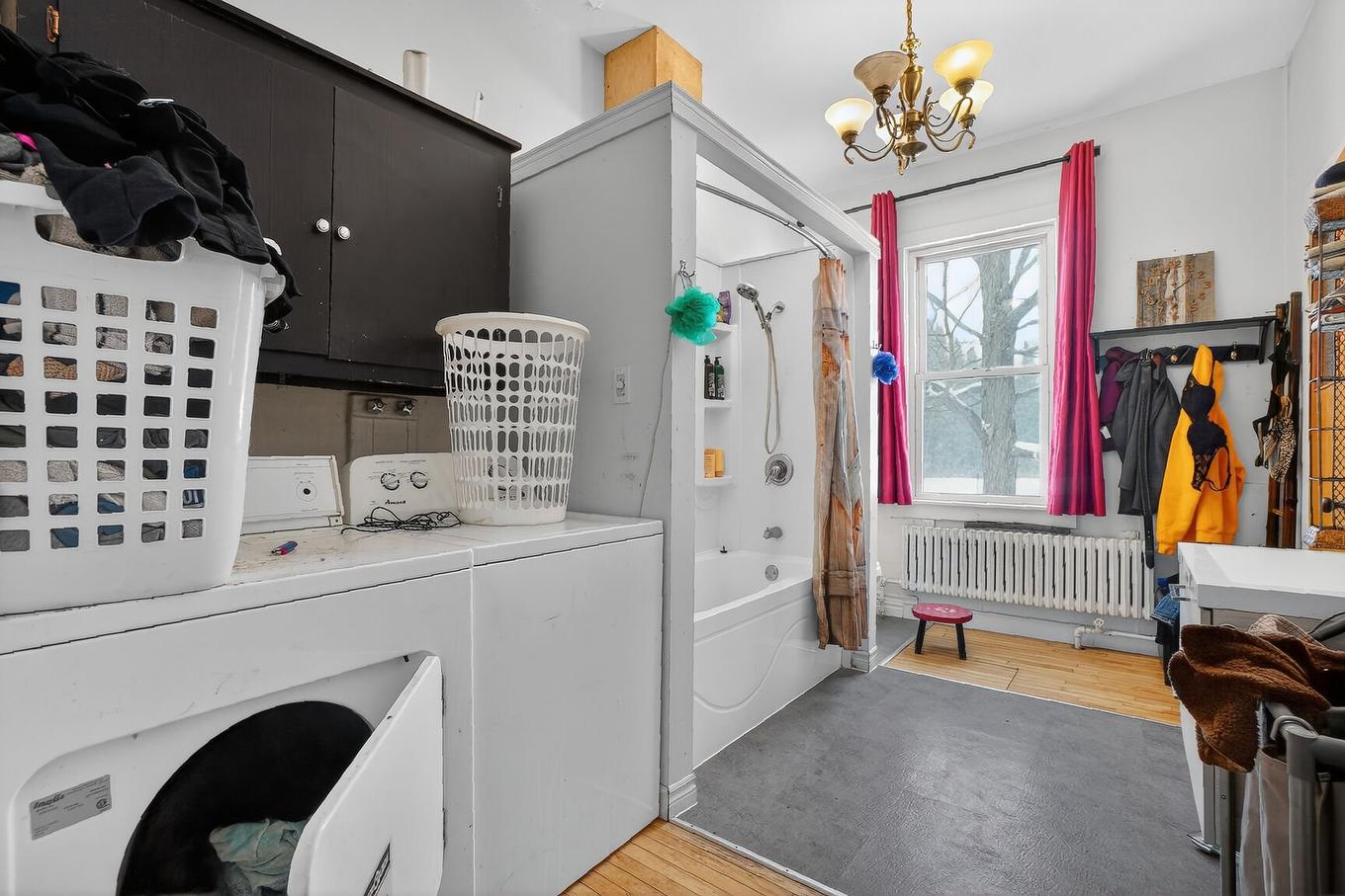Dwelling - 306 Av. Des Érables, Brigham, QC - Indoor Photo Showing Laundry Room