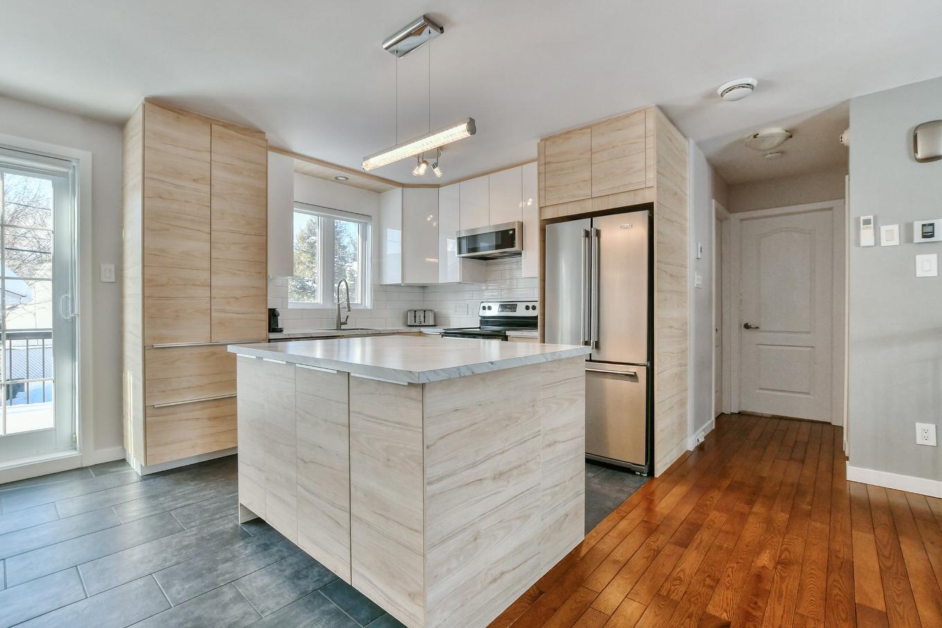 Kitchen - 1173 Rue John-Tapp, Blainville, QC - Indoor Photo Showing Kitchen With Upgraded Kitchen