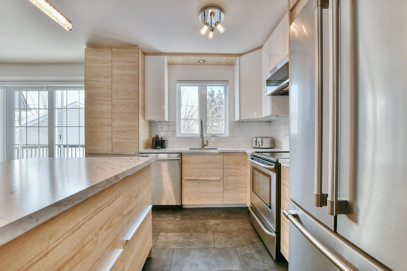 Kitchen - 1173 Rue John-Tapp, Blainville, QC - Indoor Photo Showing Kitchen With Upgraded Kitchen