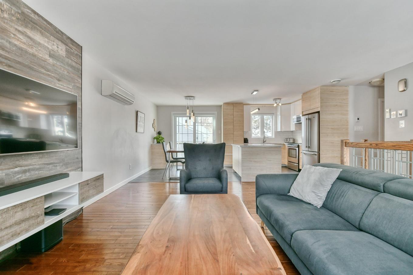 Living room - 1173 Rue John-Tapp, Blainville, QC - Indoor Photo Showing Living Room