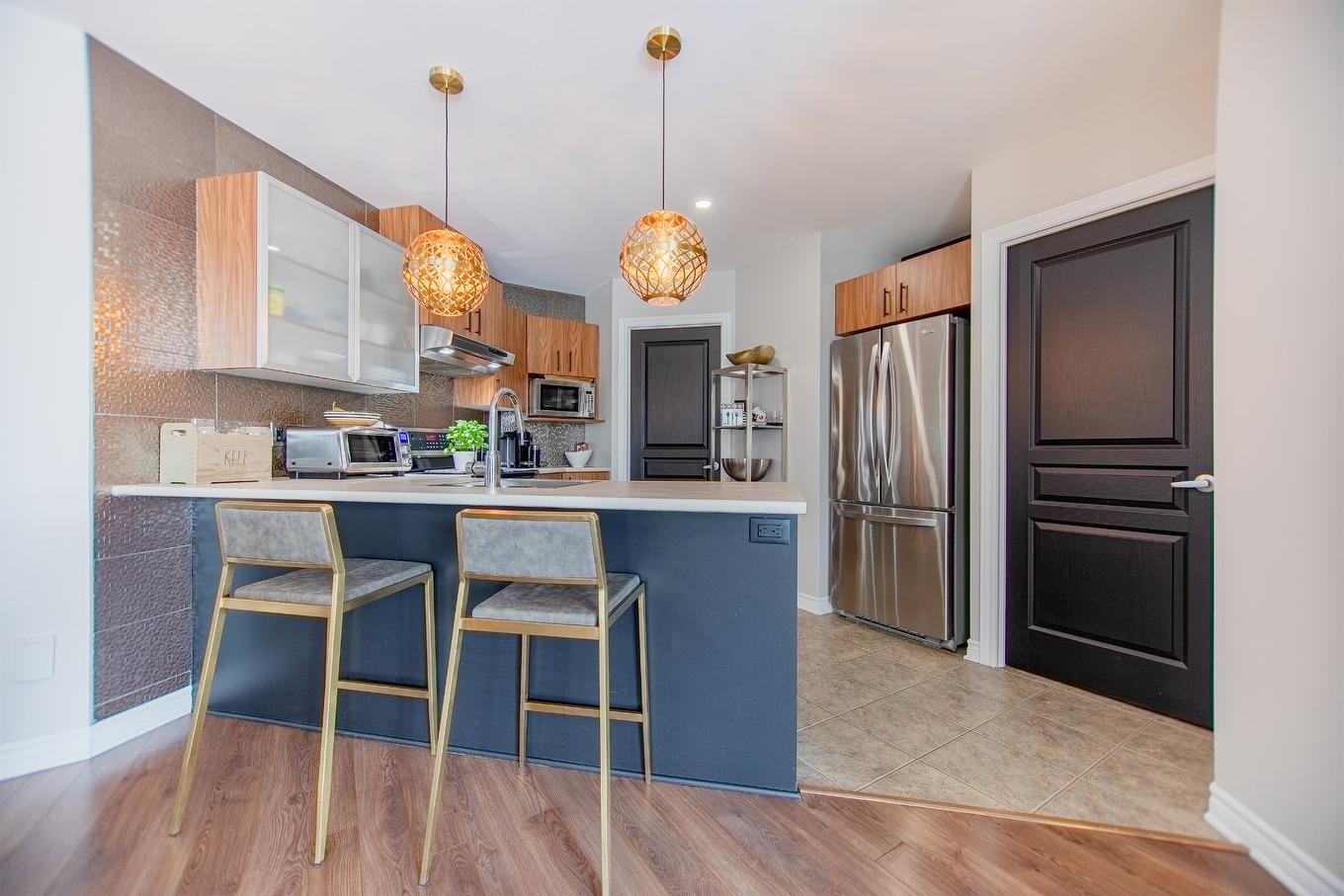 Coin-repas - 6-688 Rue Des Sureaux, Boucherville, QC - Indoor Photo Showing Kitchen With Upgraded Kitchen