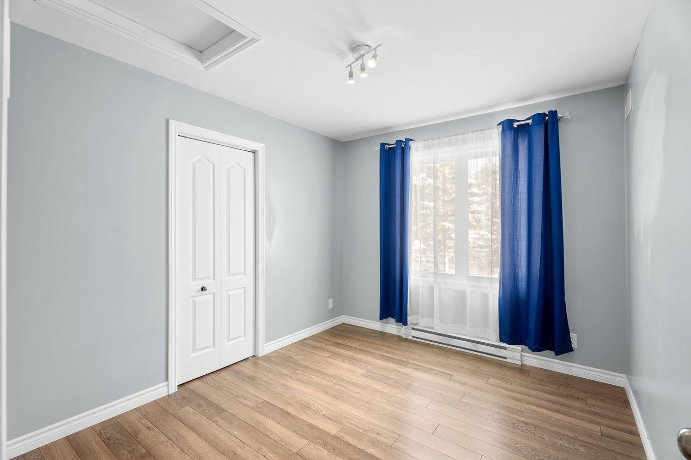 Bedroom - 8500 Ch. Ladouceur, Sainte-Agathe-Des-Monts, QC - Indoor Photo Showing Other Room