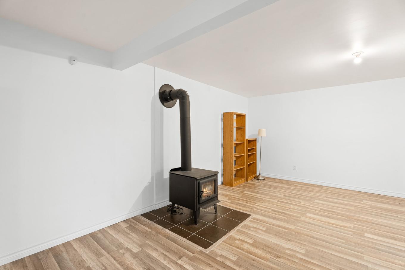 Family room - 8500 Ch. Ladouceur, Sainte-Agathe-Des-Monts, QC - Indoor Photo Showing Other Room