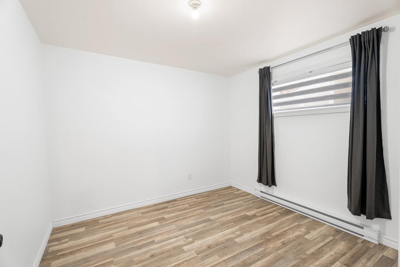 Bedroom - 8500 Ch. Ladouceur, Sainte-Agathe-Des-Monts, QC - Indoor Photo Showing Other Room