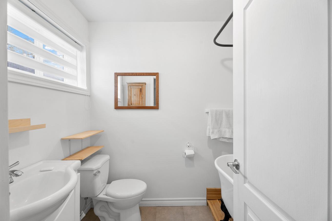 Bathroom - 8500 Ch. Ladouceur, Sainte-Agathe-Des-Monts, QC - Indoor Photo Showing Bathroom