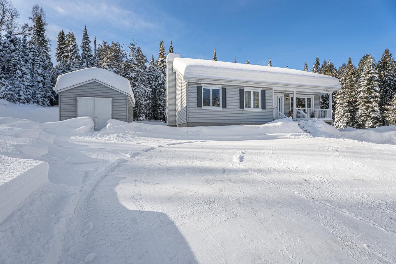 Frontage - 8500 Ch. Ladouceur, Sainte-Agathe-Des-Monts, QC - Outdoor