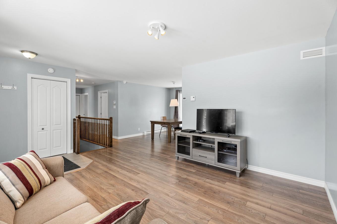 Living room - 8500 Ch. Ladouceur, Sainte-Agathe-Des-Monts, QC - Indoor Photo Showing Living Room