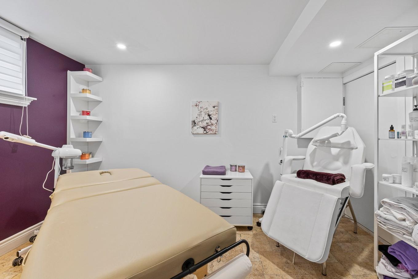 Bedroom - 175 Boul. De L'Assomption, Repentigny (Repentigny), QC - Indoor Photo Showing Laundry Room