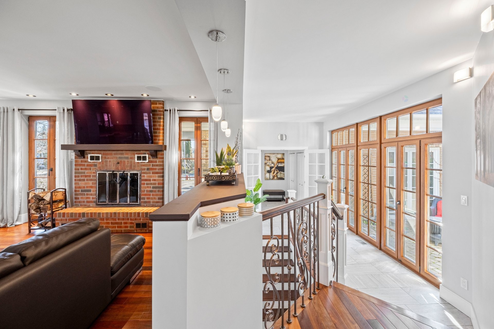 Corridor - 175 Boul. De L'Assomption, Repentigny (Repentigny), QC - Indoor With Fireplace