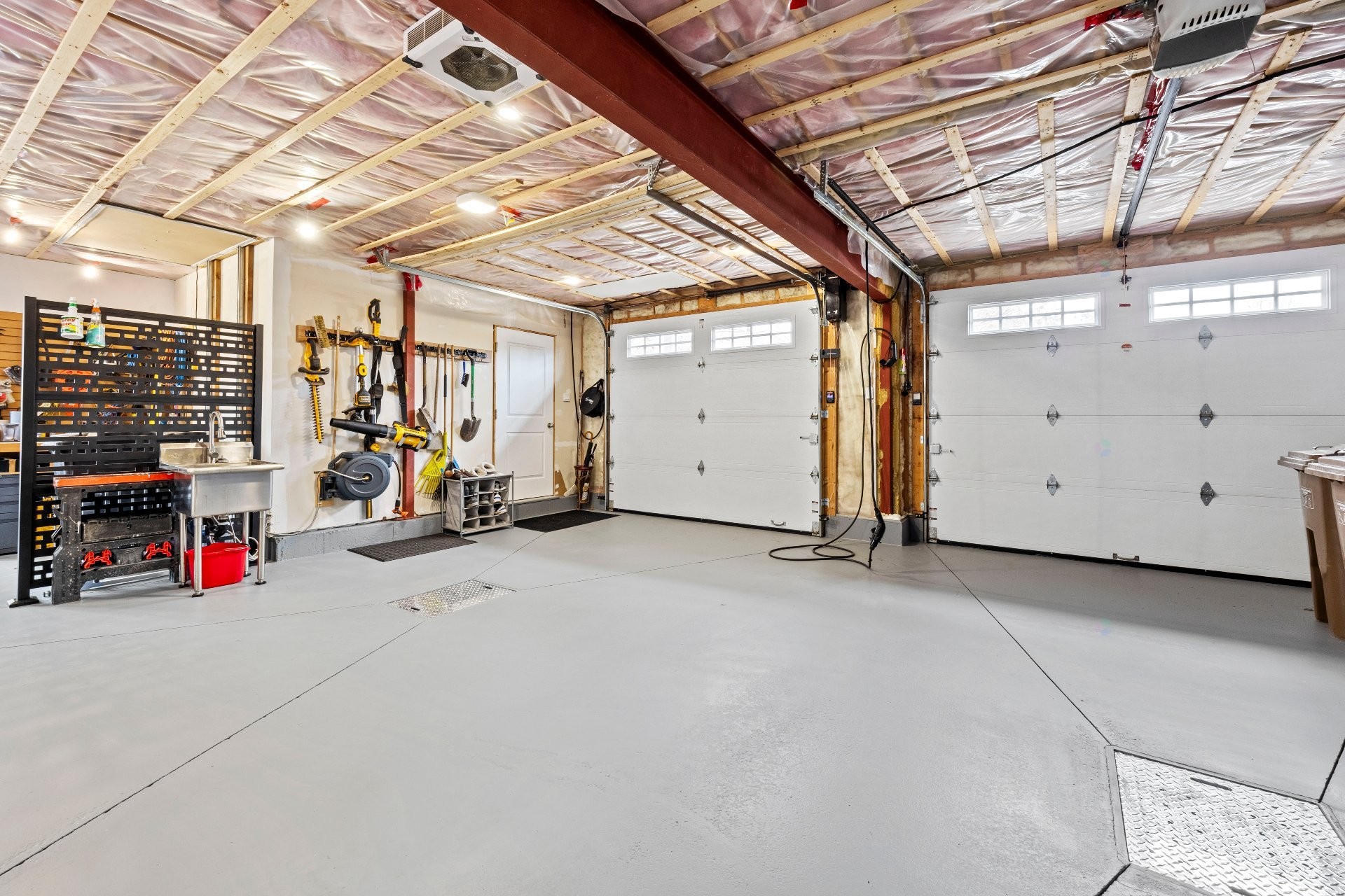 Garage - 175 Boul. De L'Assomption, Repentigny (Repentigny), QC - Indoor Photo Showing Garage